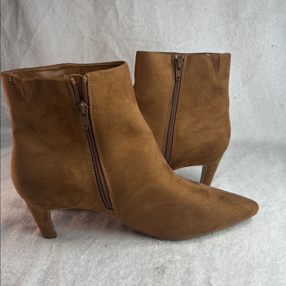 Universal threads, Elegant Tan faux suede Ankle Boots - Picture 3 of 5